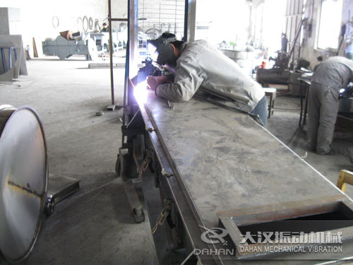 直線振動(dòng)篩生產(chǎn)現(xiàn)場(chǎng) 直線振動(dòng)篩生產(chǎn)現(xiàn)場(chǎng)