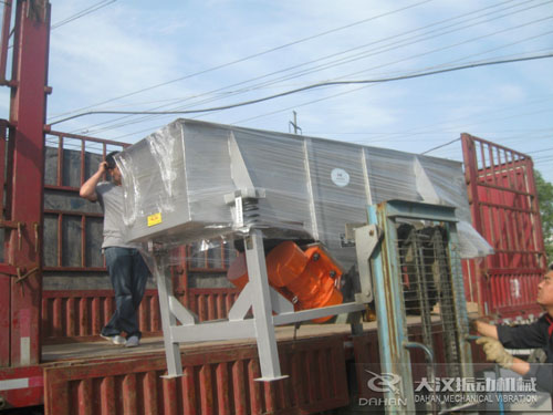 多層分級(jí)直線振動(dòng)篩 多層分級(jí)直線振動(dòng)篩