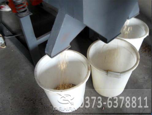 菊花分級(jí)直線振動(dòng)篩 菊花分級(jí)直線振動(dòng)篩