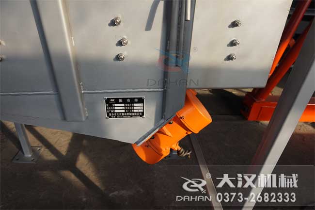 520吊掛式直線振動篩細節(jié)