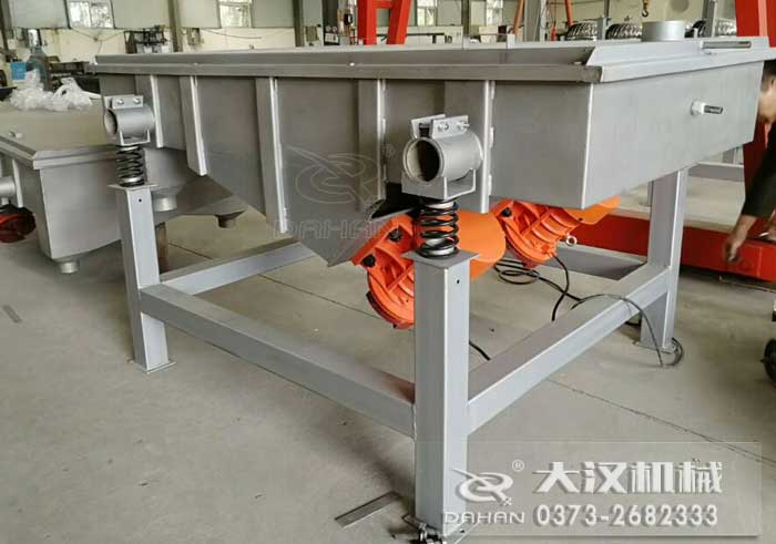 大型直線(xiàn)振動(dòng)篩 大型直線(xiàn)振動(dòng)篩